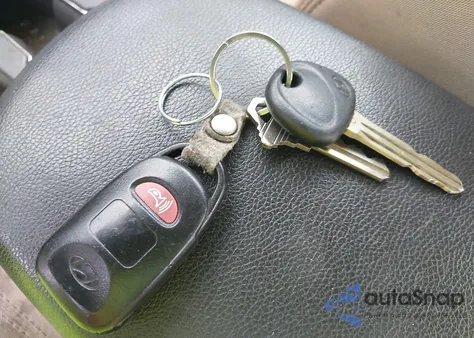 2013 Hyundai Elantra Gls z USA, uszkodzony, nr VIN KMHDH4AE0DU624242